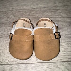 Old Navy Tan Winter/Fall Slifes